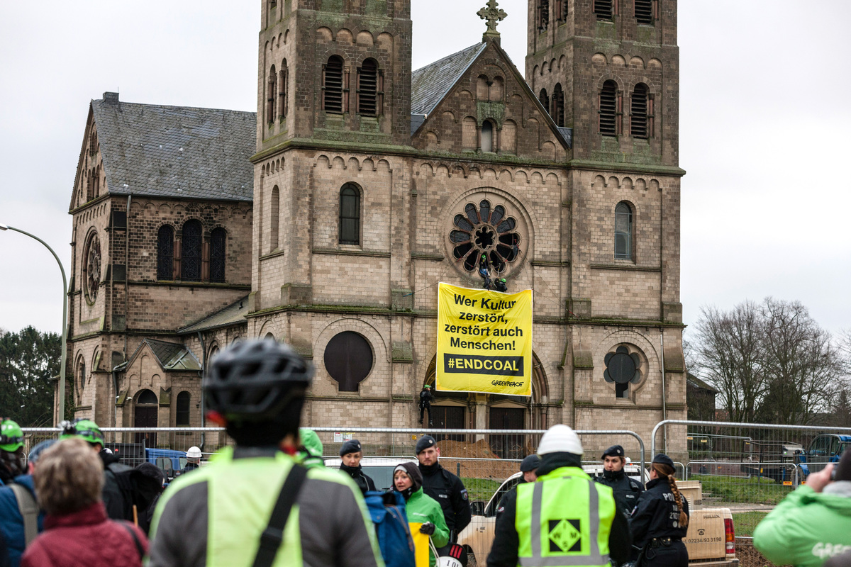 Azione Greenpeace in Germania per salvare un chiesa