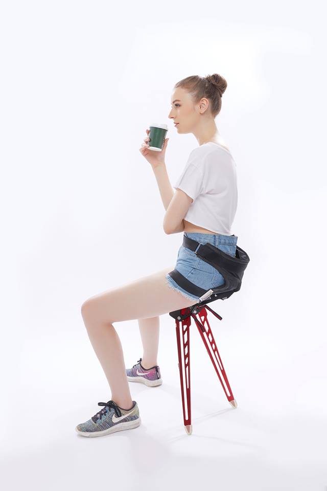 Flex, in arrivo la sedia indossabile e portatile che corregge la postura
