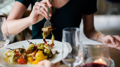 Mangiare fuori troppo spesso fa ingrassare: il ristorante danneggia la dieta