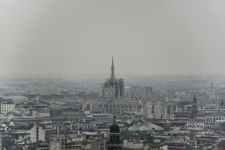 Milano ricoperta da smog