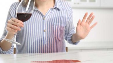 ingrediente per eliminare le macchie di vino dai vestiti