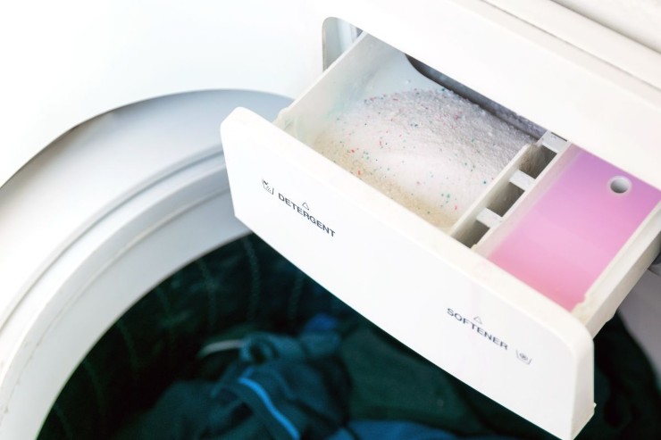 Lo sapevi che quando metti il detersivo in lavatrice, gran parte viene  sprecato? Ecco il trucchetto per evitarlo - Bio Pianeta