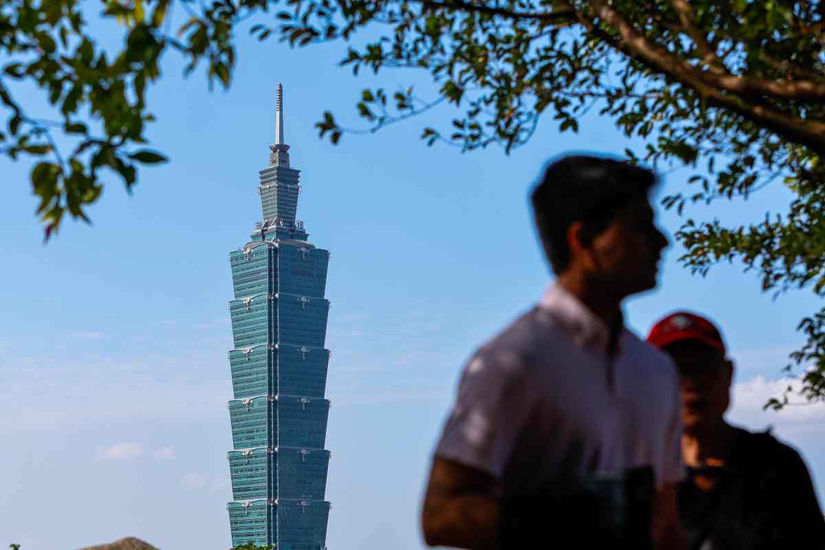 Grattacielo a Taipei resiste al terremoto