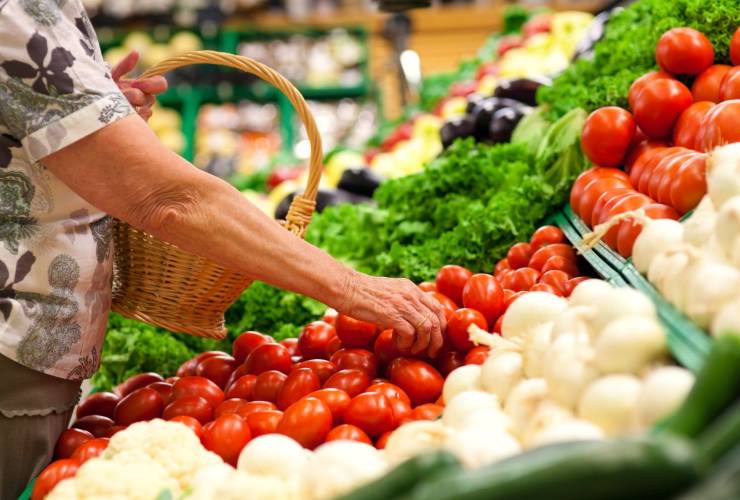 Indicazioni di Altroconsumo per capire se i pomodori del supermercato sono di buona qualità