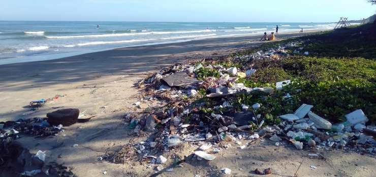 mari inquinati per i rifiuti della moda