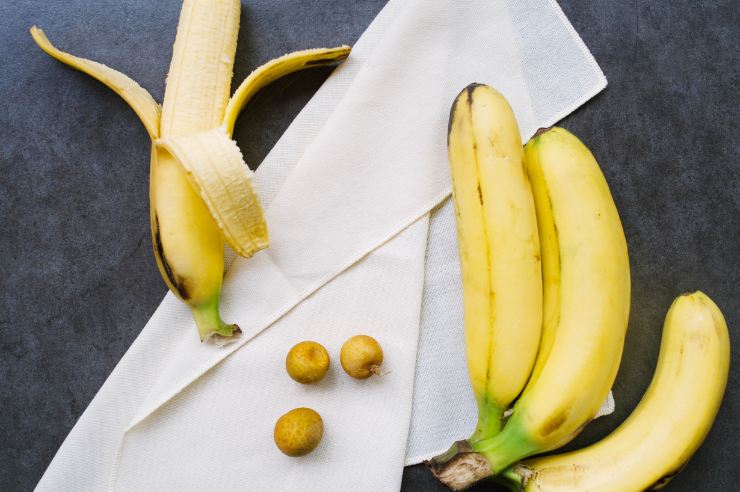 bucce di banana usate per creare vestiti