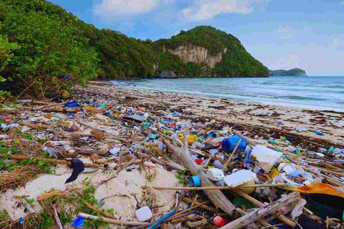 Galapagos e scandalo plastica