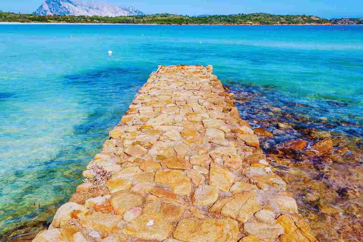 Multa stranieri a Cala Brandinchi