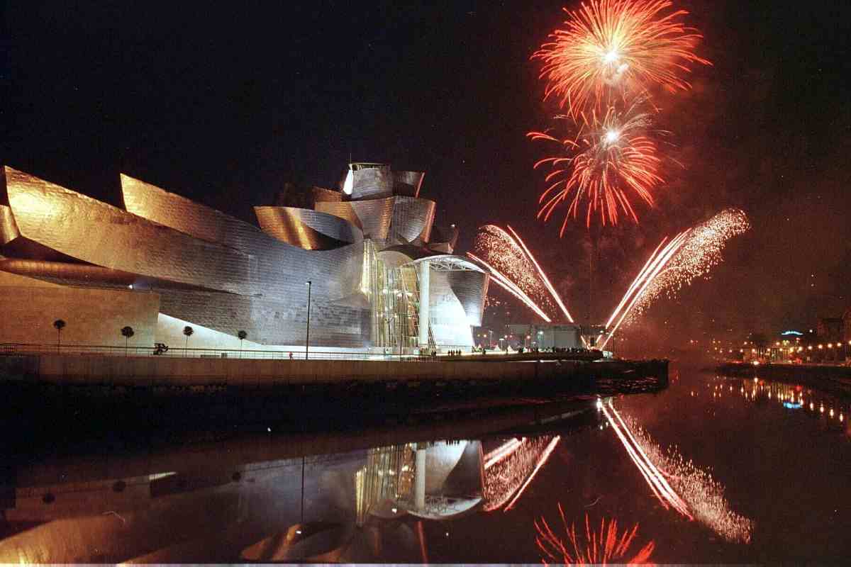 Museo Guggenheim di Bilbao cosa accade