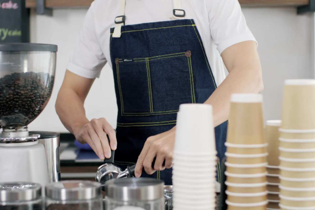 L’iniziativa, sviluppata in collaborazione con TOMRA, società specializzata nella gestione dei rifiuti, si propone di ridurre l’uso delle tazze di caffè monouso